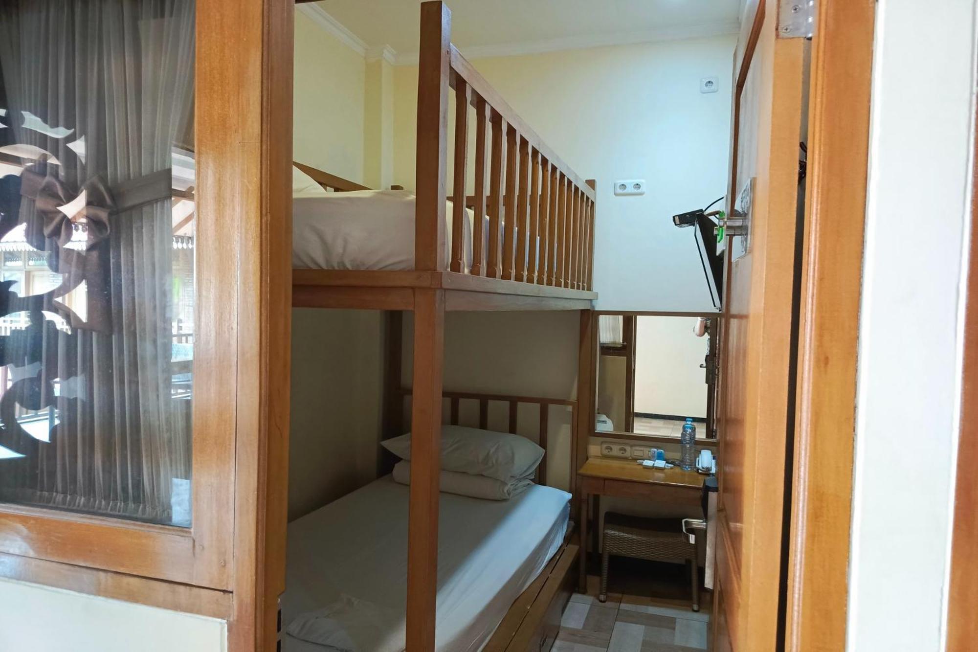 Java Capsule Hotel Маланг Экстерьер фото